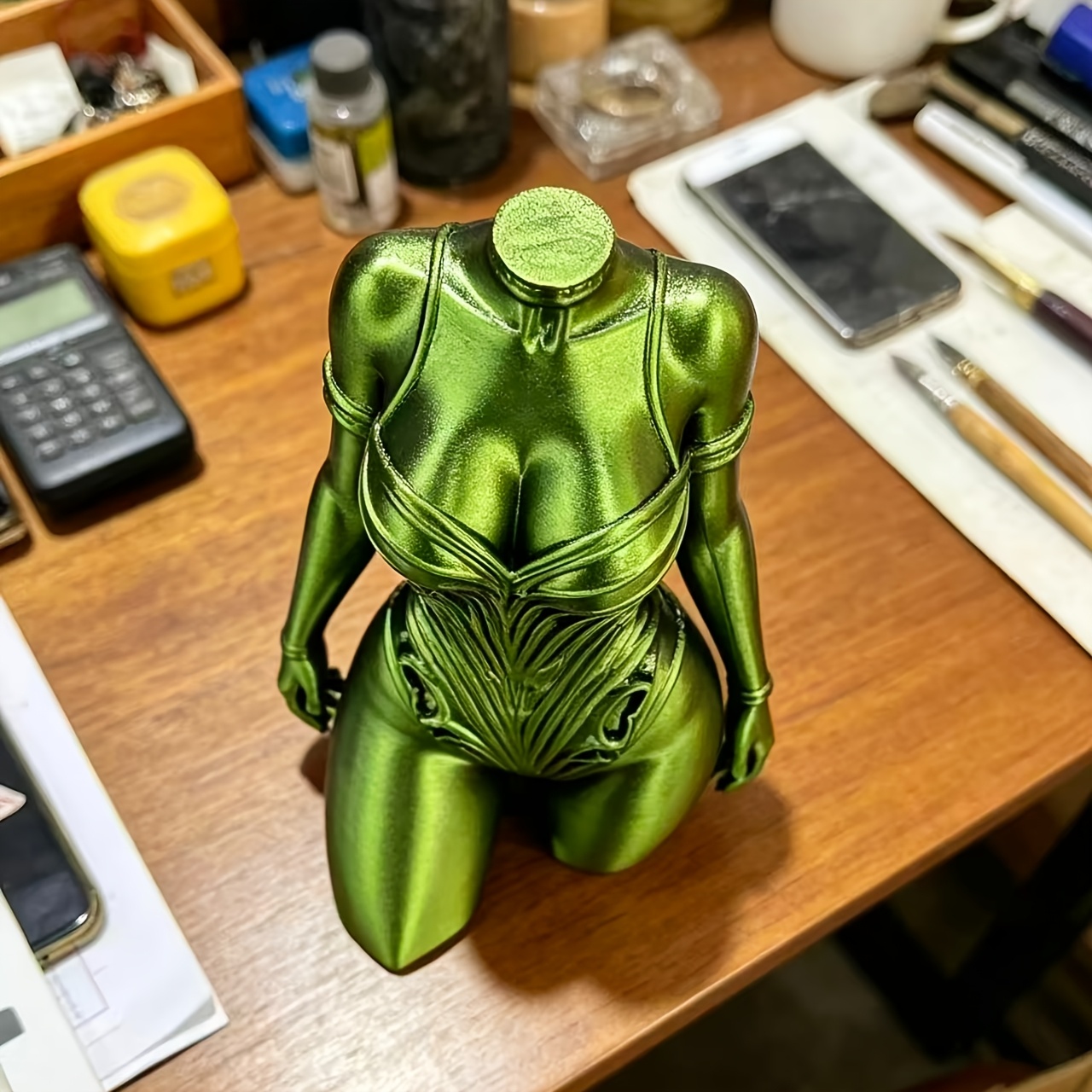 Figurka torsu kobiety w stylu  – Office Furniture Hon recenzja i cena